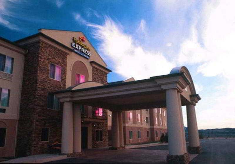 Holiday Inn Express Hotel & Suites Cedar City, An Ihg Hotel מראה חיצוני תמונה